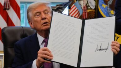 متضمناً إلغاء قانون قيصر .. ترامب يوقع على مشروع قانون سياسة الدفاع السنوي بقيمة تقارب تريليون دولار متضمناً إلغاء قانون قيصر .. ترامب يوقع على مشروع قانون سياسة الدفاع السنوي بقيمة تقارب تريليون دولار