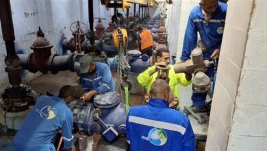 رئيس مياه الفيوم يتابع أعمال الصيانة بـ “عنبر الطلمبات” بالعزب الجديدة