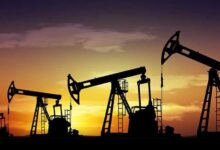 النفط ينخفض مع تقييم توقعات الإمدادات