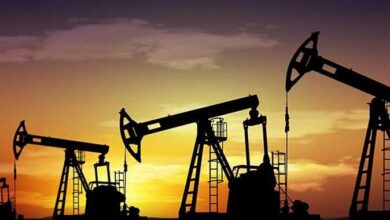 النفط ينخفض مع تقييم توقعات الإمدادات النفط ينخفض مع تقييم توقعات الإمدادات