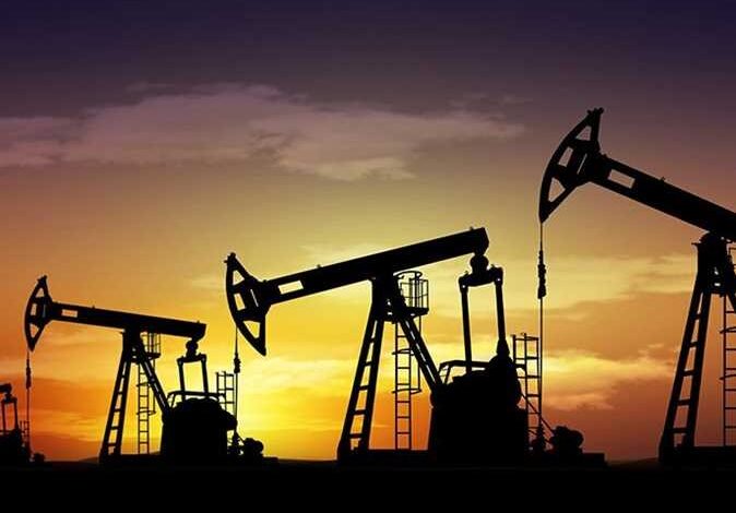 النفط ينخفض مع تقييم توقعات الإمدادات النفط ينخفض مع تقييم توقعات الإمدادات